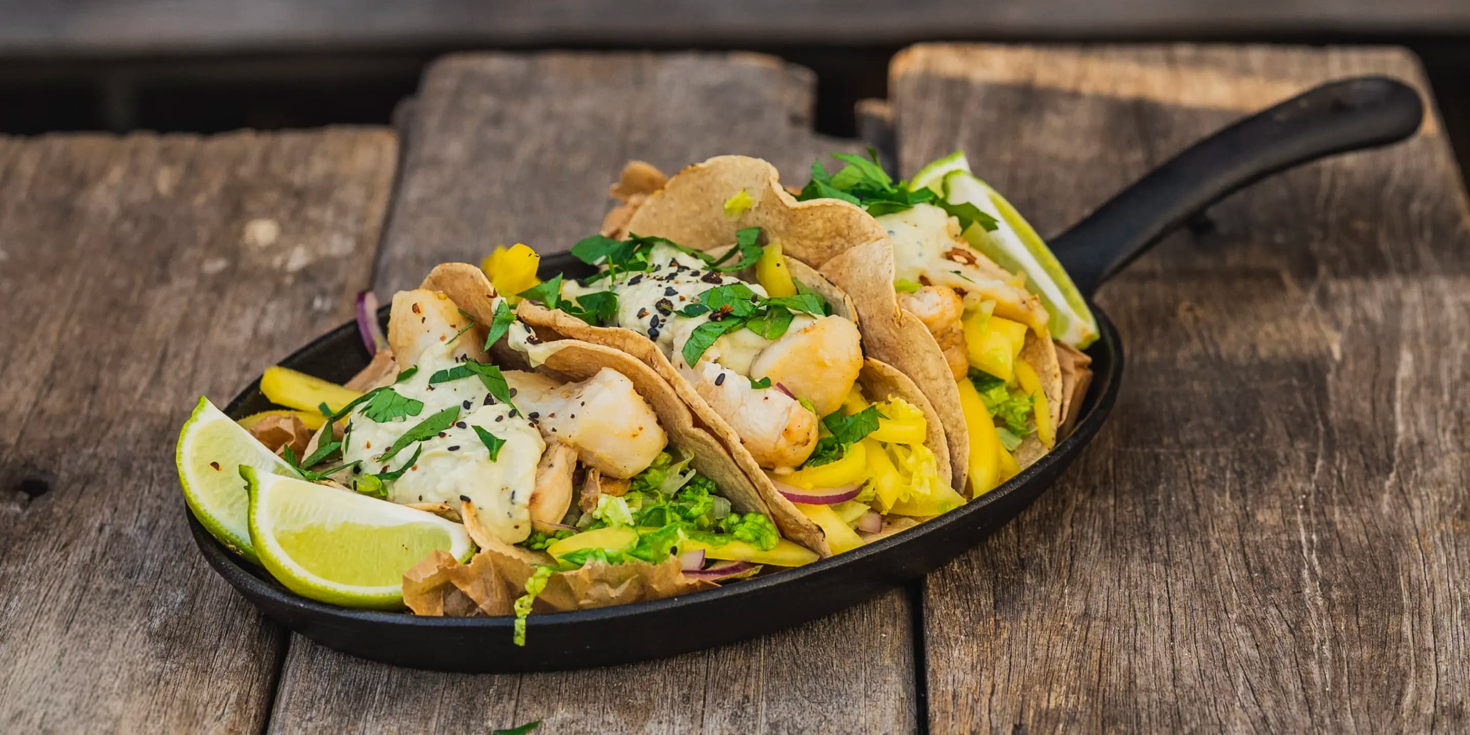 Mixed Tacos mit Mango-Limetten-Slaw